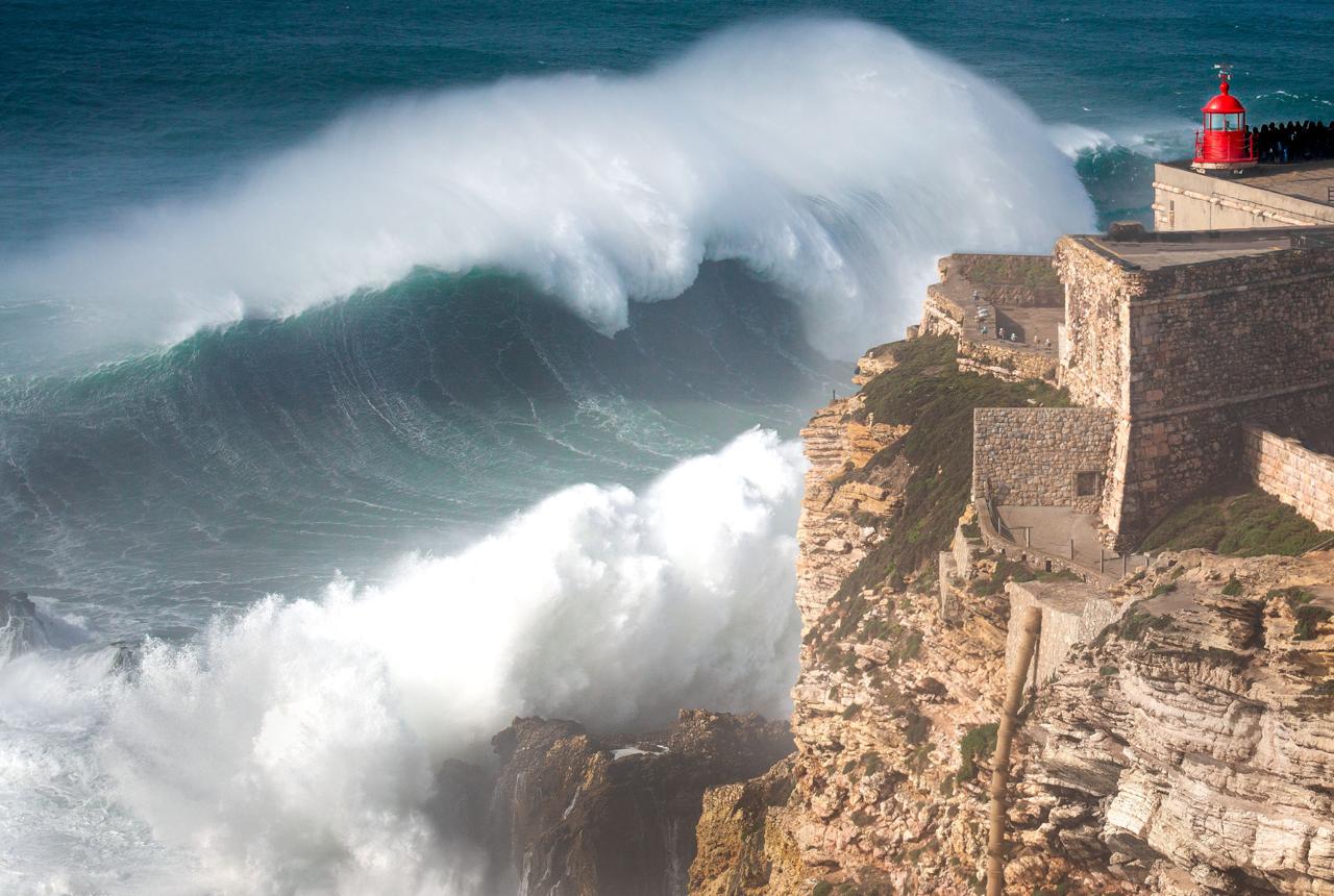 Nazaré waves
